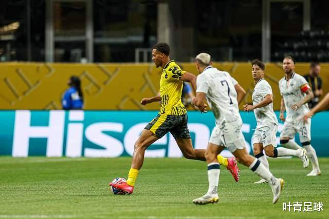 10分钟双响！29岁欧冠金靴杀疯了：两项大赛16球创3大纪录